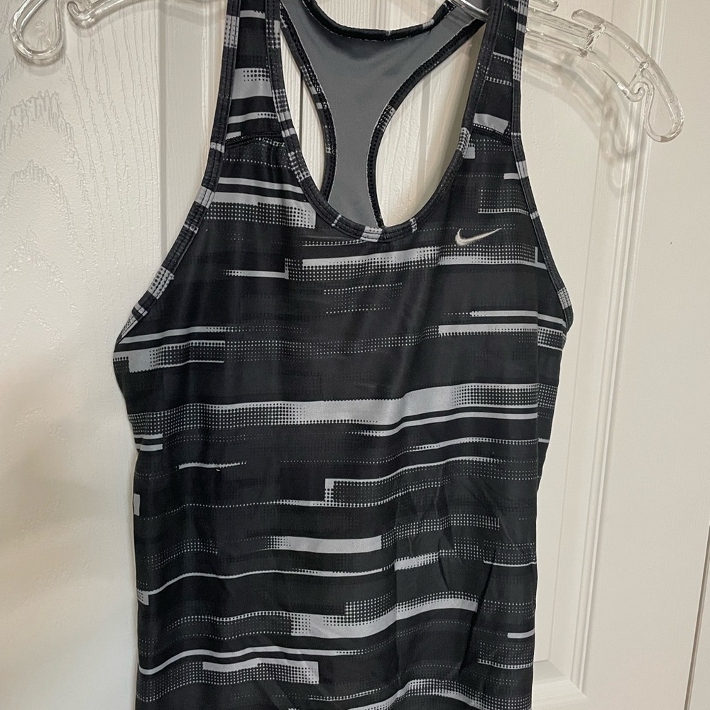 Nike running tank top size small